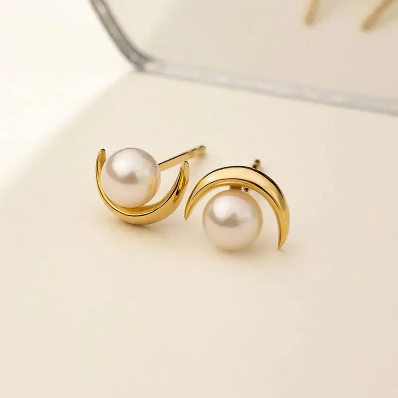 Akoya Pearl 18K Gold Refined Design Earrings