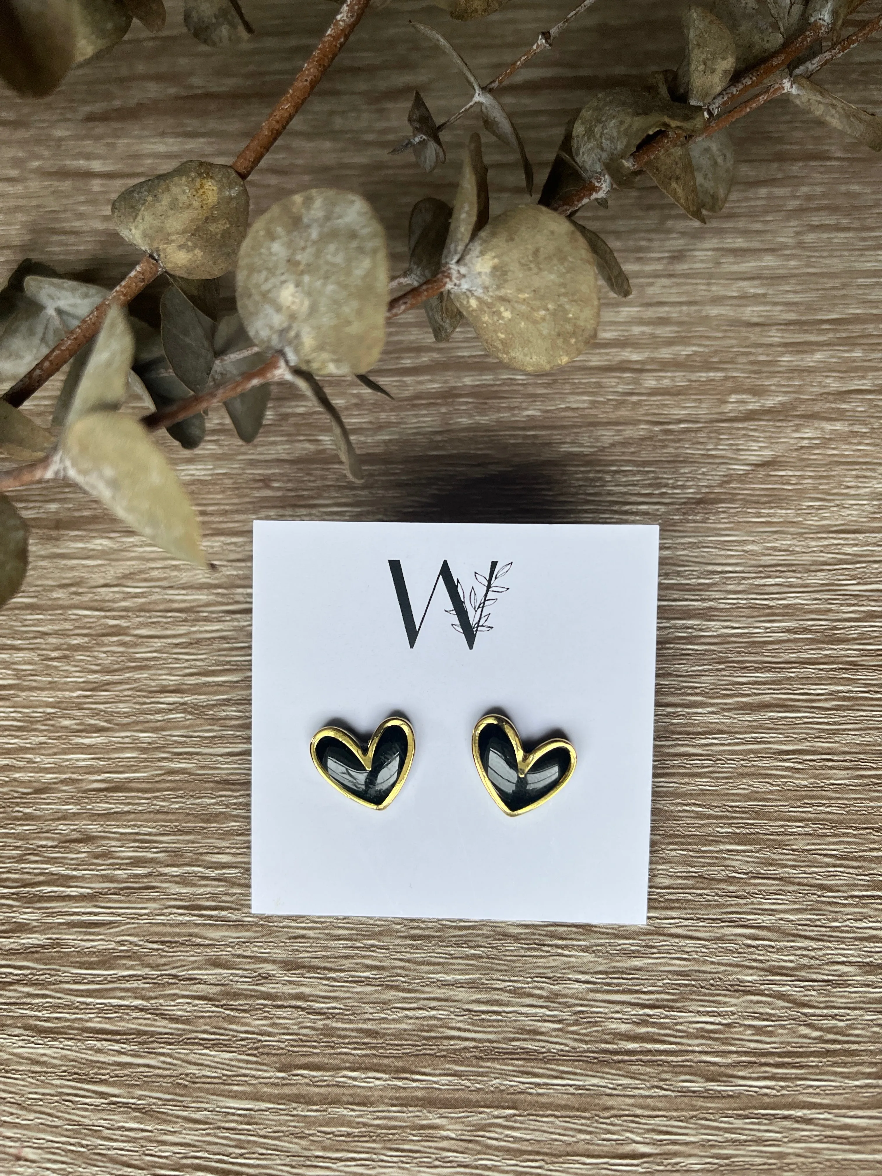 Black heart stud