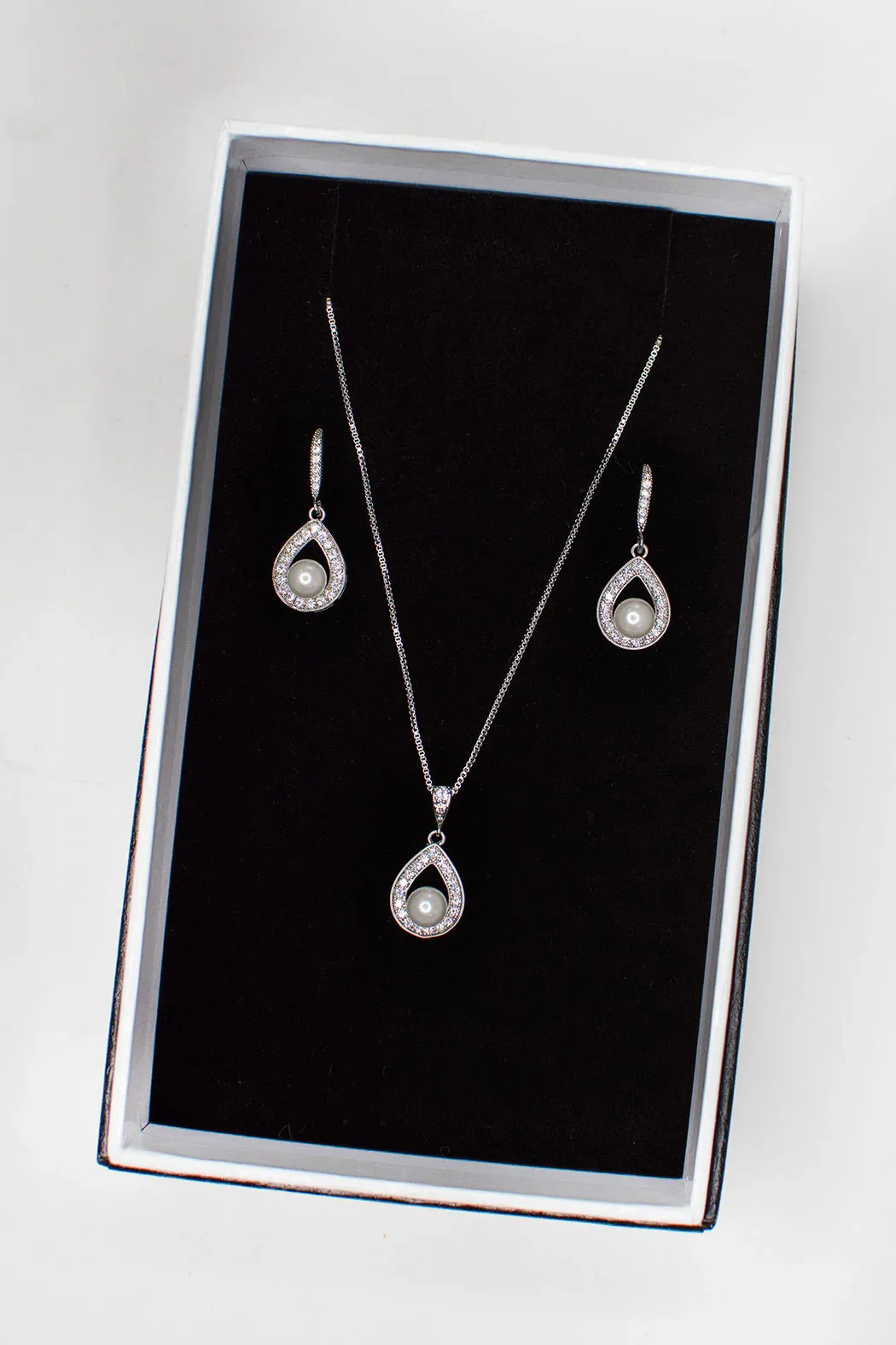 Lucy Necklace Earring Set